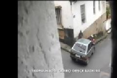 Μόνο ξανθιά θα το έκανε αυτό!!! (video)