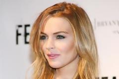 Η Lindsay Lohan πληρώνει πορνοστάρ για να κάνει σεξ