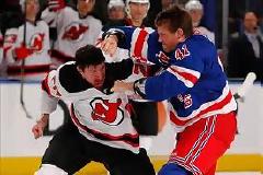 Devils vs Rangers, ξύλο μεταξύ αντιπάλων στο Ice Hockey!