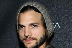 O Ashton Kutcher ετοιμάζεται να πετάξει στο… διάστημα!