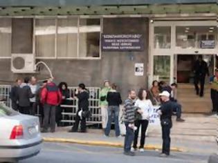 Φωτογραφία για Κίνημα Δεν Πληρώνω - Μαζί με γιατρούς του 7ου θεραπευτηρίου ΙΚΑ και κατοίκους Πατησίων σε παρέμβαση στη διοίκηση του νοσοκομείου Αγία Όλγα [video]