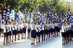 Μην αγχώνονται και θα τις διαλύσουν οι πατριώτες του κώλου: «Όχι» σε στρατιωτικού τύπου μαθητικές παρελάσεις λέει η Δημοκρατική Αριστερά