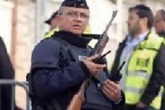 Περιμένοντας να παραδοθεί ο μακελάρης της Τουλούζ