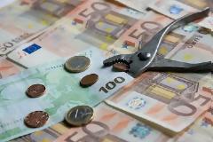 Μειώσεις μισθών σε χρόνο dt ελέω Μνημονίου 2!