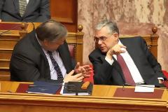 Ο Παπαδήμος υποχώρησε στις απαιτήσεις Βενιζέλου