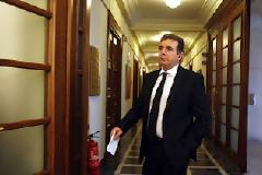 Δεν κάνει πίσω ο Χρυσοχοϊδης για το κέντρο μεταναστών στη Κοζάνη! (βίντεο)