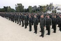 Αναγνώστης διαμαρτύρεται για την προκήρυξη των στρατιωτικών σχολών