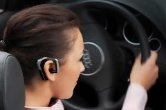 ΔΕΙΤΕ: Αυτό είναι το χειρότερο hands-free ever!