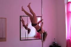 Εκπληκτική φιγούρα από την sexy αθλήτρια του Pole Dancing! (video)