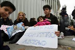 Το 2011 η Ελλάδα δέχθηκε 9.310 αιτήσεις ασύλου...Τότε πως στο διάβολο σουλατσάρουν εκατοντάδες χιλιάδες λαθρομετανάστες ανάμεσα μας?