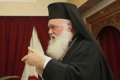 Άγριος εξάψαλμος Αρχιεπισκόπου στον Παπακωνσταντίνου για την Πεντέλη