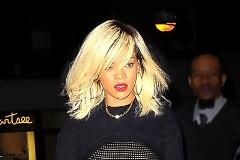 RIHANNA: όσο πιο γυμνή τόσο πιο άνετη νιώθω