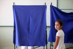 MARC: Συσπείρωση ΠΑΣΟΚ – Σταθερά πρώτη η ΝΔ