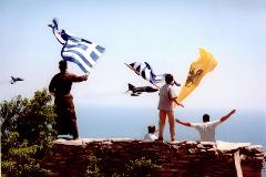Ολοι στην Παρέλαση. Στους Χαιρετισμούς Ψάλλουν 