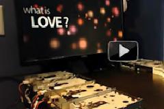 8 Floppy Drives παίζουν το «What is Love» (Video)