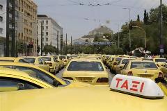 Επιφυλακτική εμφανίζεται η Κομισιόν σχετικά με το νομοσχέδιο για τα ταξί