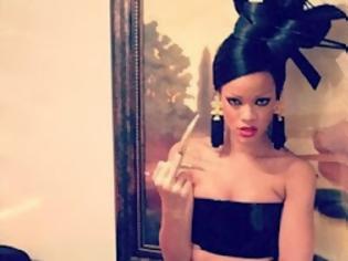 Φωτογραφία για Προκαλεί πάλι η Rihanna ως goth γκέισα!