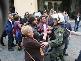 Φωτογραφία για Στην παρέλαση της Αθήνας σημειώθηκαν μικροεπεισόδια
