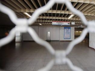 Φωτογραφία για Άνοιξαν οι σταθμοί του μετρό – Κλειστοί και αύριο λόγω της στρατιωτικής παρέλασης