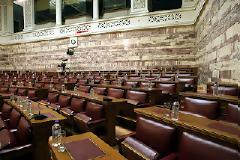 Έξι με οκτώ κόμματα στη Βουλή χωρίς αυτοδυναμία
