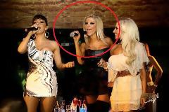 ΝΑΙ είναι ξανθιά, τι δε καταλάβατε?