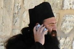 Έξι κινητά είχε ο ιερέας στις φυλακές