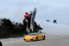 Τρελός πιλότος εναντίον Lamborghini! [video]