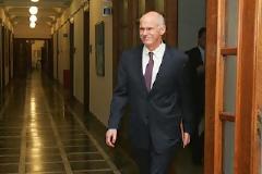 Την αντίδραση Παπανδρέου προκάλεσε η δήλωση Στουρνάρα, περί γνώσης για το έλλειμμα του πρώην πρωθυπουργού πριν τις εκλογές