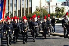 Ποσο ξεφτίλας πρέπει να εισαι για να παρακολουθήσεις παρέλαση απο το κλουβί;