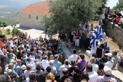 Απομακρύνθηκε τελικά η προτομή του Αριστοτέλη Γκούμα από το προαύλιο των Αγίων Πάντων στη Χιμάρα