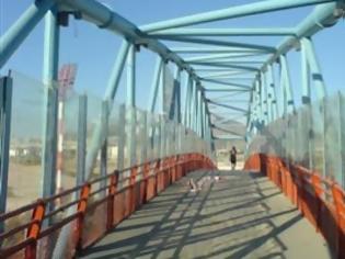 Φωτογραφία για Εγκαινιάστηκε η δεύτερη πεζογέφυρα στο Μαρούσι