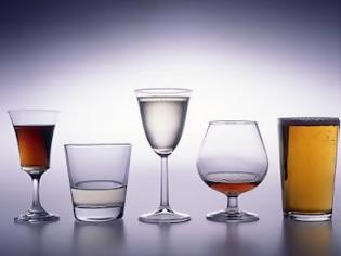 Φωτογραφία για Το σχήμα του ποτηριού επηρεάζει την ποσότητα αλκοόλ που πίνουμε