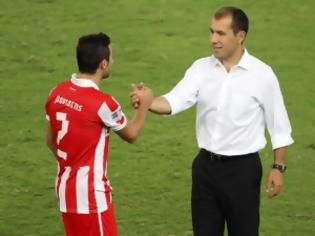 Φωτογραφία για ΜΕΣΑ ΣΤΟ ΓΗΠΕΔΟ ΚΑΙ ΔΙΠΛΑ ΣΤΟΥΣ ΠΑΙΚΤΕΣ ΤΟΥ ΜΕ ΤΗ ΛΗΞΗ ΤΩΝ ΑΓΩΝΩΝ Ο ΖΑΡΝΤΙΜ!