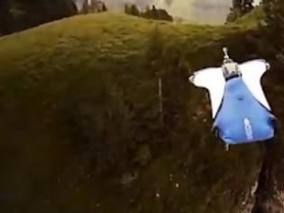 Φωτογραφία για Απίθανες πτήσεις με Wingsuit [Video]