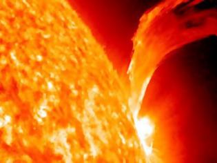 Φωτογραφία για Γιγάντιο «ηλιακό μαστίγιο» κάνει τον γύρο του κόσμου