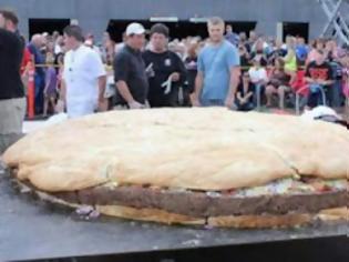 Φωτογραφία για Απίστευτο! Δείτε το χάμπουργκερ που ζυγίζει 900 κιλά