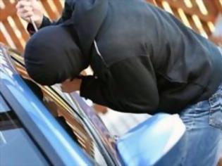 Φωτογραφία για Έλληνας διέρρηξε αυτοκίνητο για να κλέψει ένα κινητό τηλέφωνο