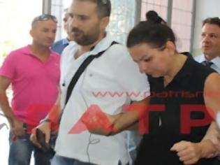 Φωτογραφία για «Μετάνιωσα, είμαι αθώα» - Στη φυλακή η παπαδιά και ο εραστής της - Δηλώσεις δικηγόρου παπαδιάς [video]