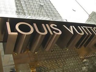 Φωτογραφία για Ο κύριος...Louis Vuitton τρέχει να γλιτώσει από τους φόρους