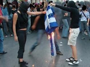 Φωτογραφία για 35χρόνος μαντράχαλος που το παίζει φασιστοαντεξουσιαστής..έγδυσε 12χρονο, επειδή φορούσε μπλούζα με ελληνική σημαία!