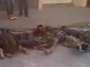 Φωτογραφία για VIDEO-ΣΟΚ: Εκτέλεσαν 20 στρατιώτες δεμένους πισθάγκωνα οι αντάρτες