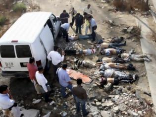 Φωτογραφία για Βρέθηκαν 16 πτώματα μέσα σε φορτηγάκι στο βόρειο Μεξικό