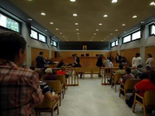 Φωτογραφία για Λάρισα: ''Εκρηκτική'' δίκη του αντιεξουσιαστή ¨Ρέγγα που έγδυσε ανήλικο παιδάκι!..Στο δικαστήριο από Ρέγγας αποδείχτηκε ότι είναι και Κότας.