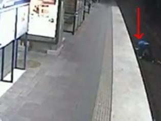 Φωτογραφία για Η ανθρωπιά. Σουηδός χάνει τις αισθήσεις του, πέφτει στις γραμμές και ανθρωπόμορφο κτήνος τον ληστεύει και τον αφήνει να τον σκοτώσει το τραίνο! (βίντεο).
