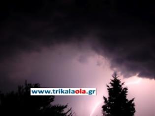 Φωτογραφία για ΣΥΜΒΑΙΝΕΙ ΤΩΡΑ: Μύρισε φθινοπωρινή βροχή στα Τρίκαλα