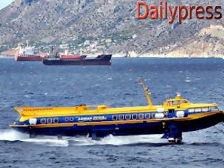 Φωτογραφία για Μηχανική βλάβη του Flying Dolphin Athina στον Πειραιά