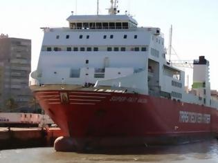 Φωτογραφία για Σύγκρουση πλοίων στο λιμάνι της Πάτρας