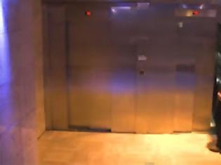Φωτογραφία για «Το ασανσέρ του Νονού» από τον Γάλλο φαρσέρ Rémi Gaillard [Video]
