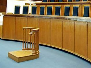 Φωτογραφία για Kατεβαίνουν από τις έδρες τους οι δικαστές