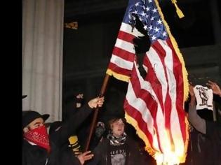 Φωτογραφία για Άγκυρα: Έκαψαν την αμερικανική σημαία έξω από την πρεσβεία των ΗΠΑ